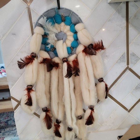 Vintage wool Native American Handmade Dream Catcher with feathers and wood beads - Picture 7 of 7
